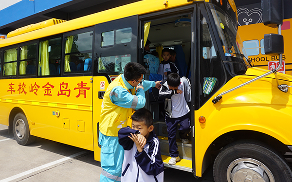 火熱校車